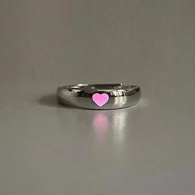 Luminous heart-shaped finger ring