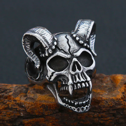 Gothic Vampire Skull Ring