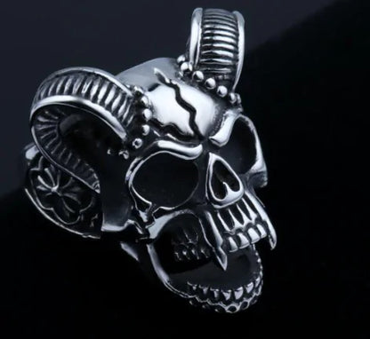 Gothic Vampire Skull Ring